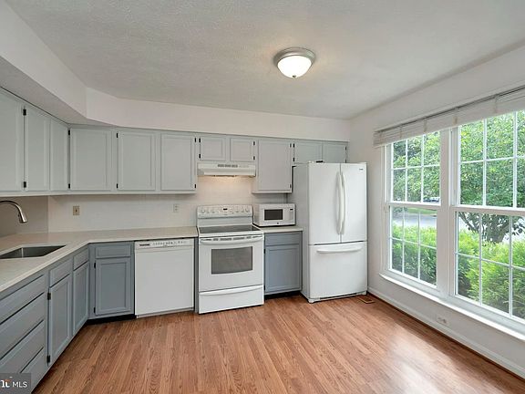 5th image of 103 Eaton Ct