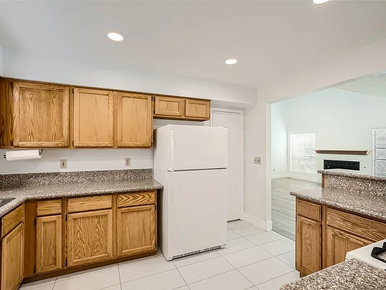 4844 Maryvale Dr — Photo 5