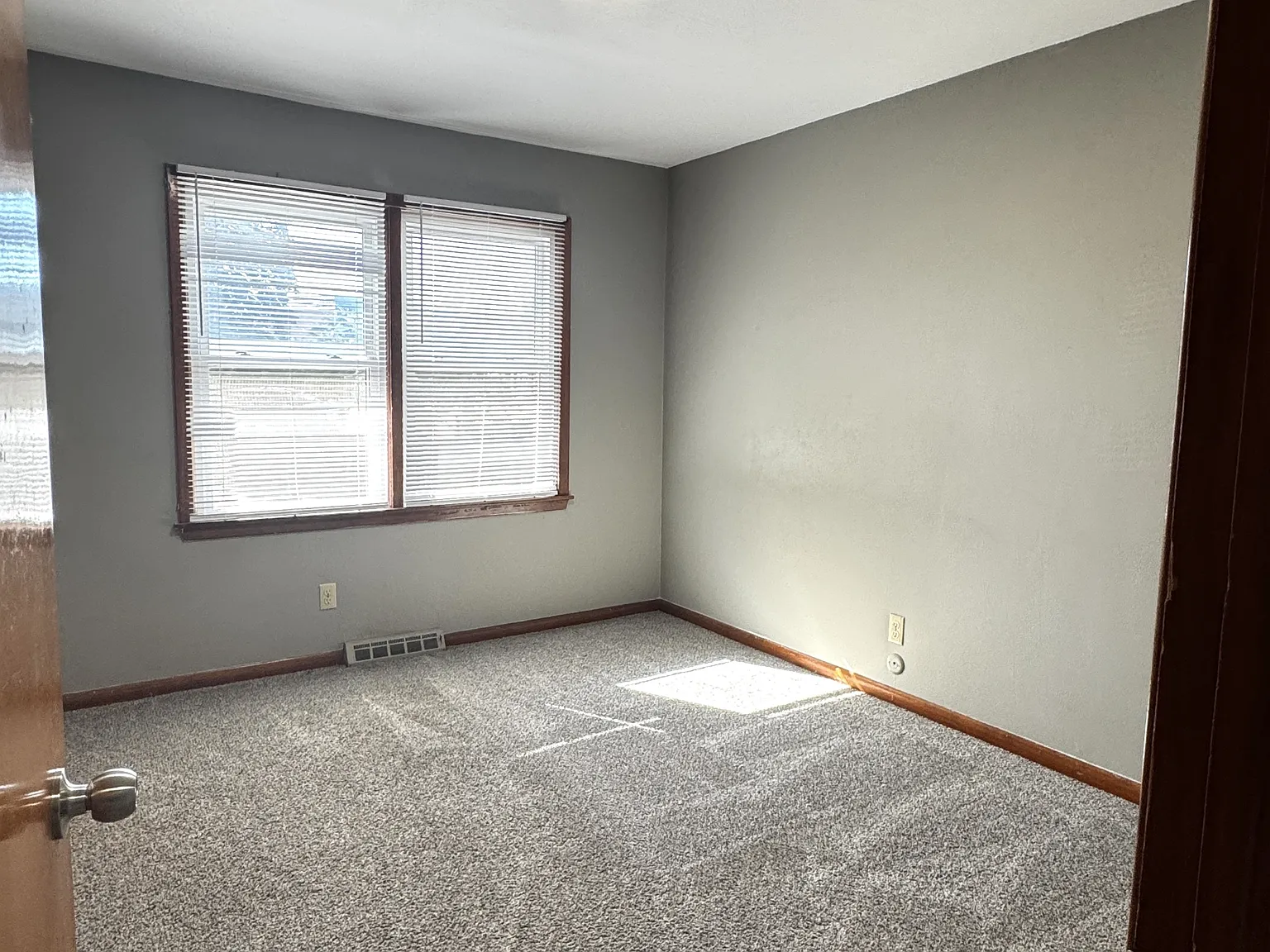 2424 Holmes Street-F - 2 — Photo 3