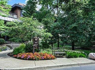 1409 Burr Oak Rd APT 414A, Hinsdale, IL 60521