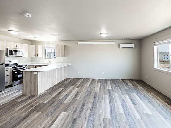 3rd image of 3562 Felix Way #2