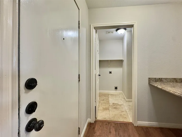 204 Woodley Rd — Photo 30