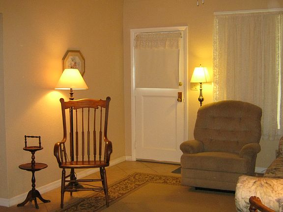 2nd image of 713 Walnut St