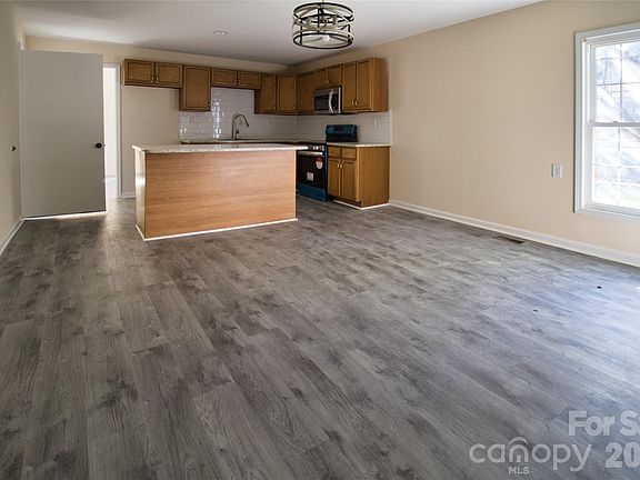 4th image of 3209 Lowell Rd