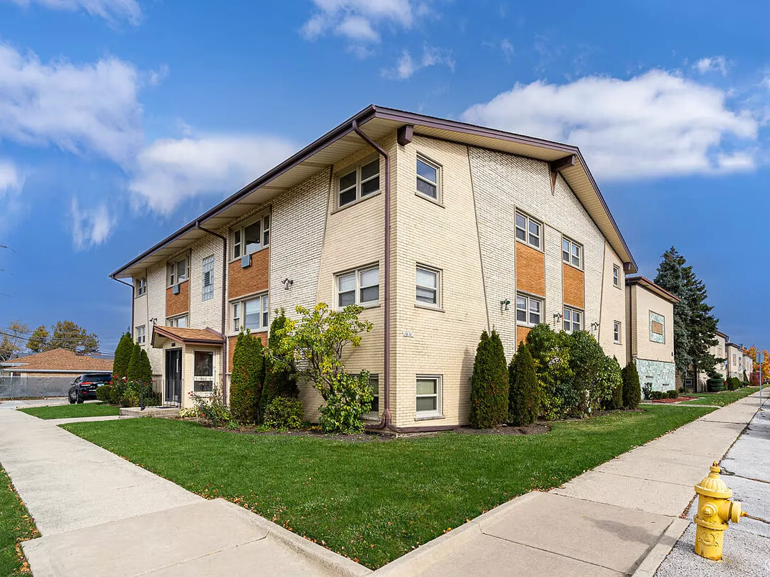 2 bed, 830 sqft, $1,950 — Photo 1