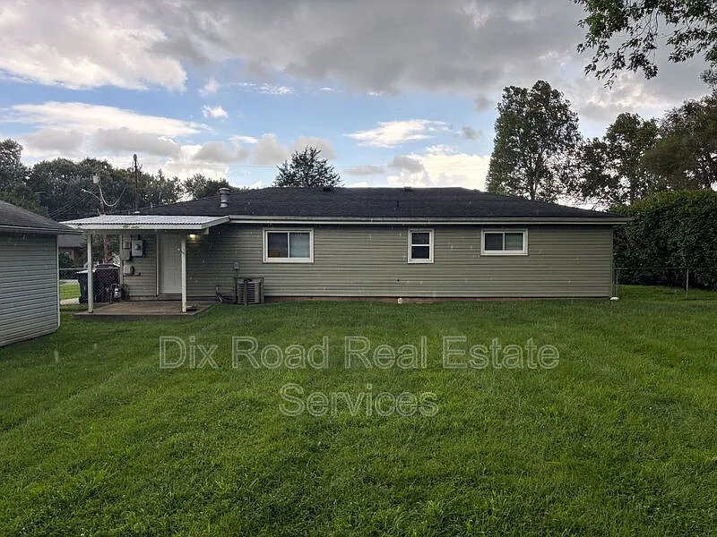 3 bed, 1.0 bath, 1300 sqft, $1,495 — Photo 3