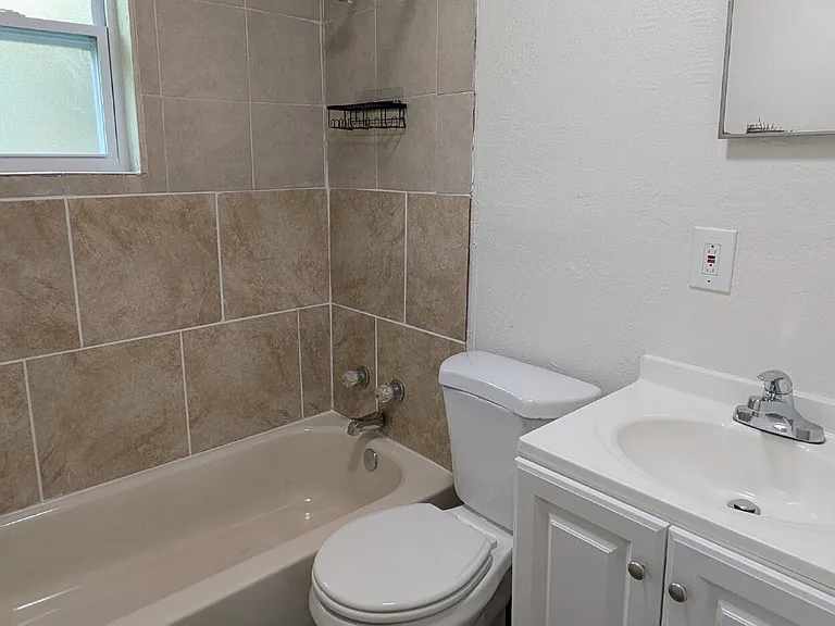 810 Laurel St — Photo 9