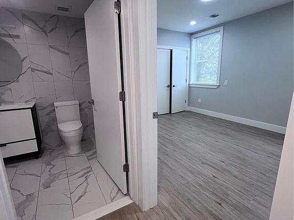 5th image of 10 Oakland Pl