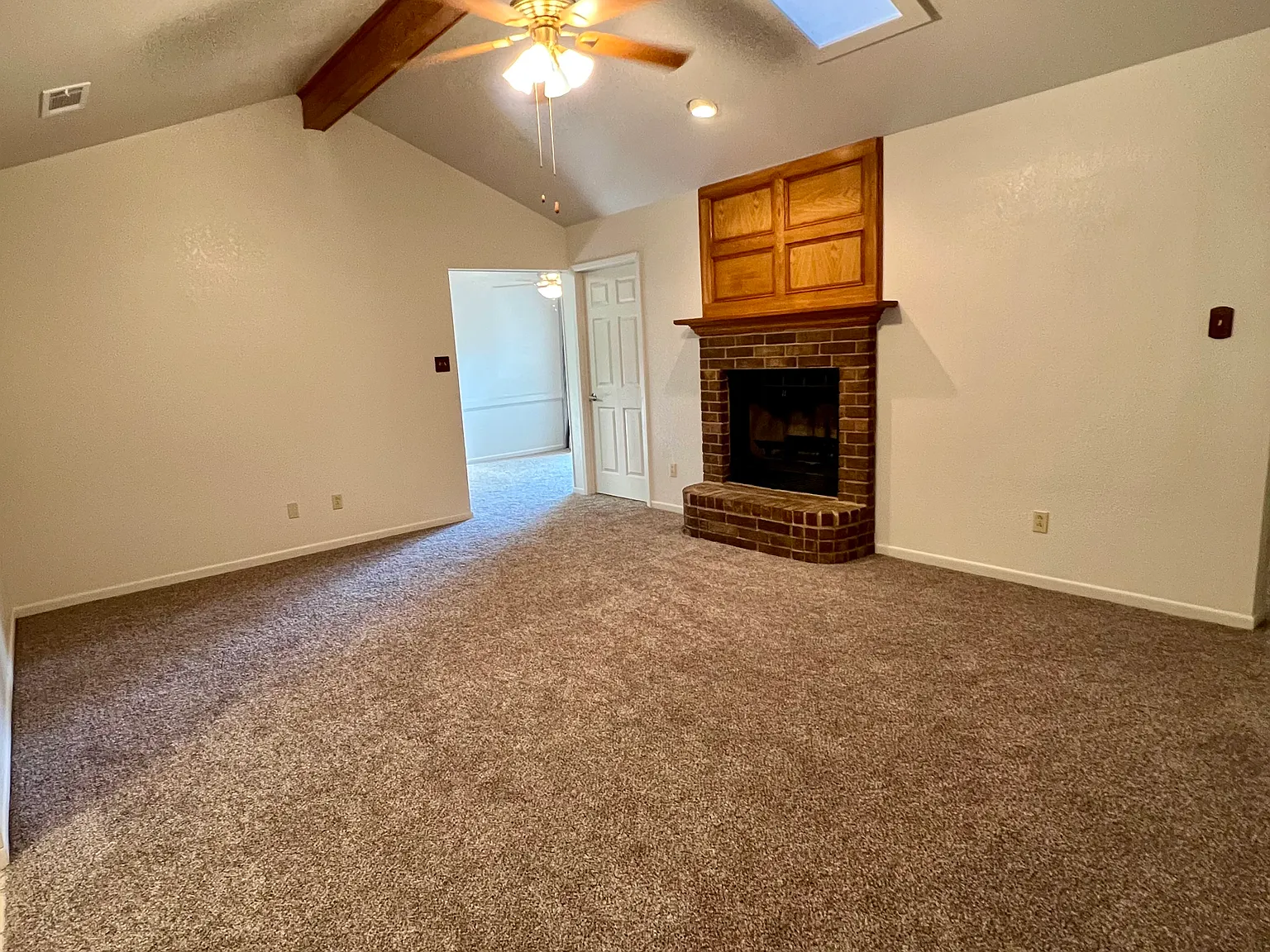 5 bed, 1596 sqft, $3,095 — Photo 3