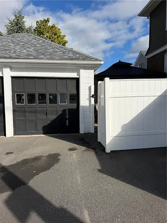 2 bed, 1.0 bath, 1345 sqft, $2,250 — Photo 3