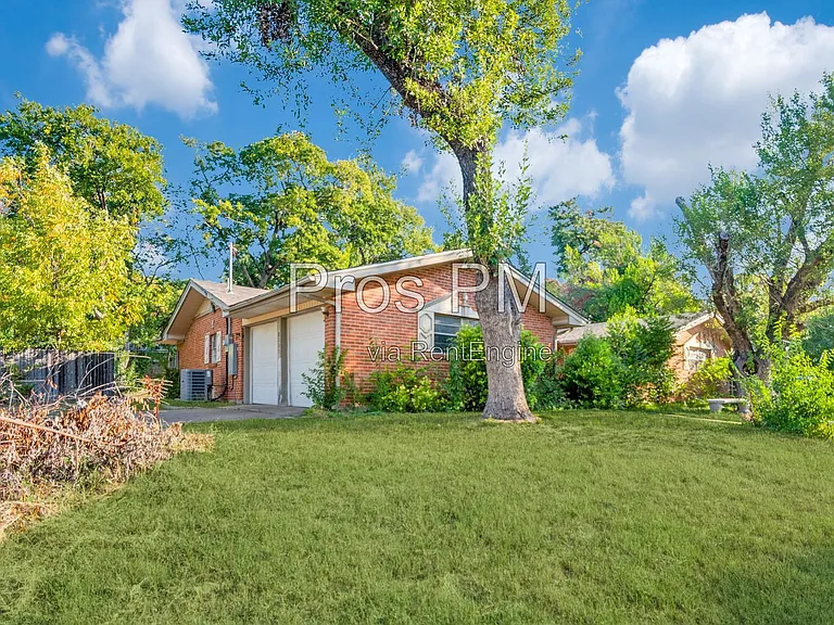 2101 Bradford Dr — Photo 10