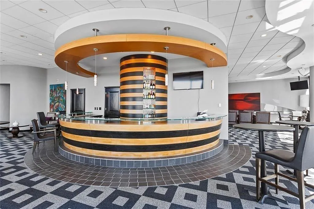 1 bed, 1.0 bath, 781 sqft, $1,750 — Photo 2