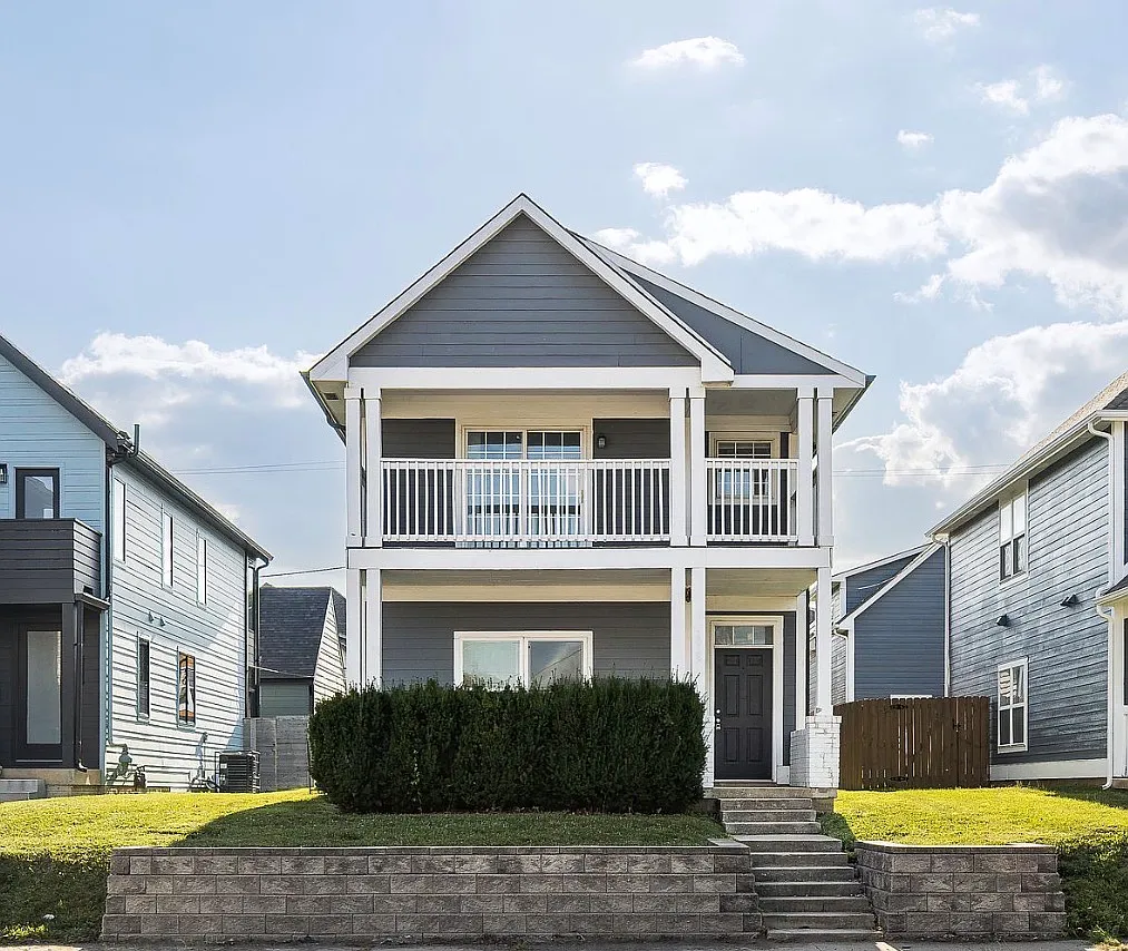1 bed, 2450 sqft, $2,499 — Photo 1