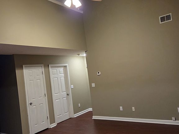 3rd image of 7636 Lakemoor Dr