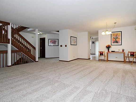 4th image of 951 W Essex Pl