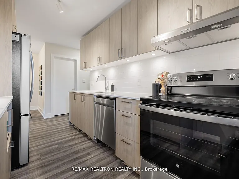 560 Finch Ave W #BASEMENT — Photo 19