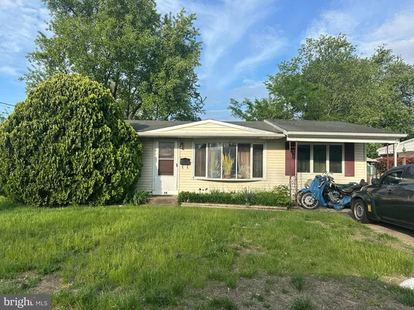 26 Cambridge Cir, Maple Shade, NJ 08052