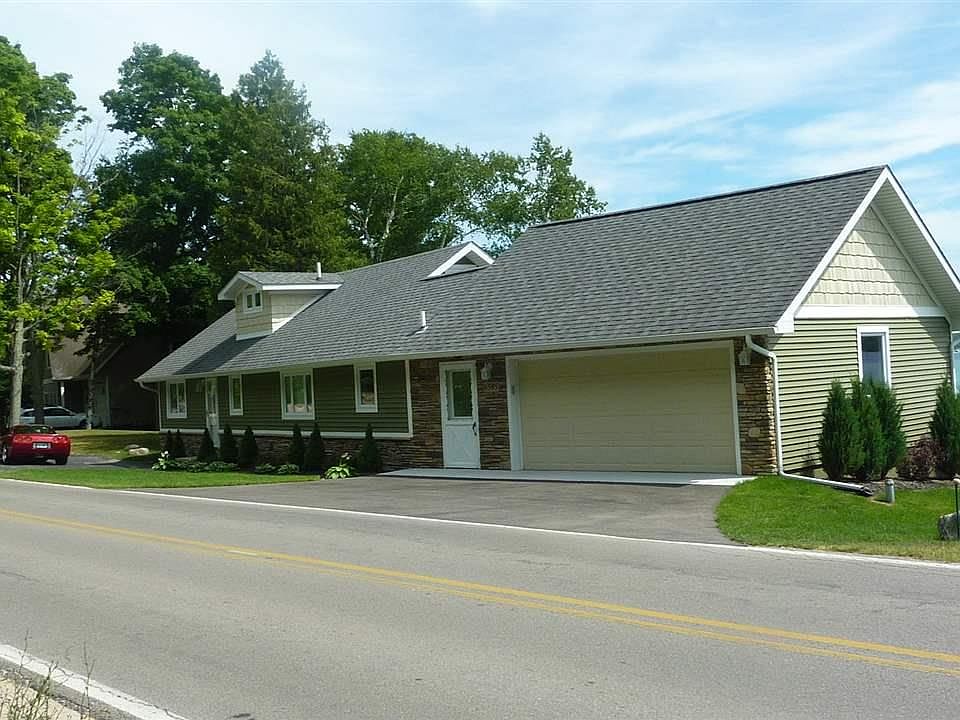 1st image of 6585 Crystal Dr
