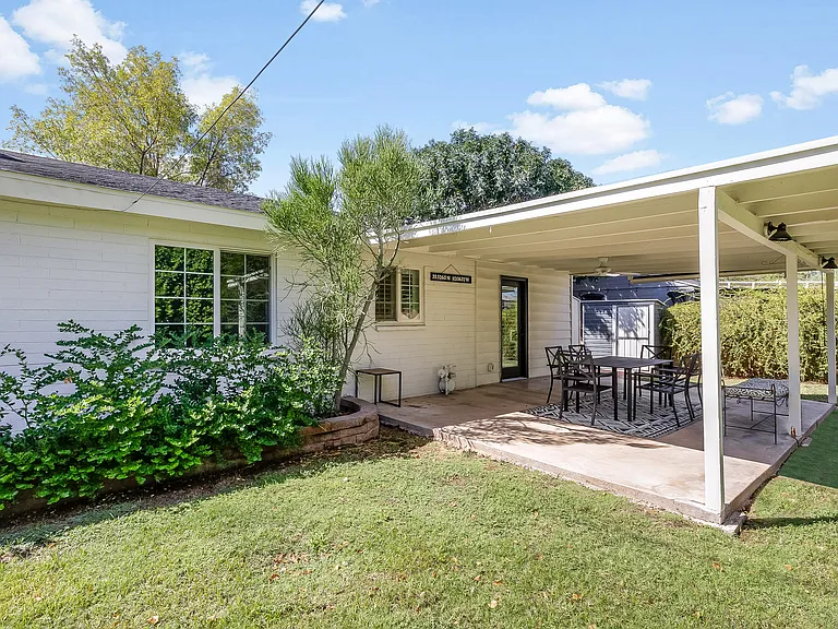 808 E Cavalier Dr — Photo 24