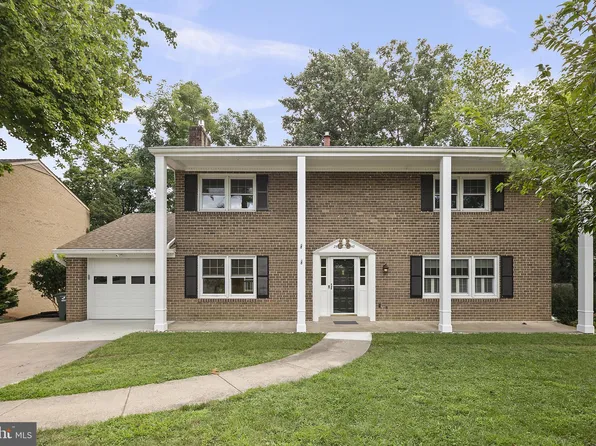 2542 N Wakefield St, Arlington, VA 22207