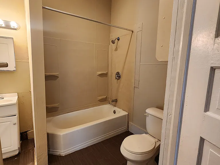 842 Grady St S — Photo 5