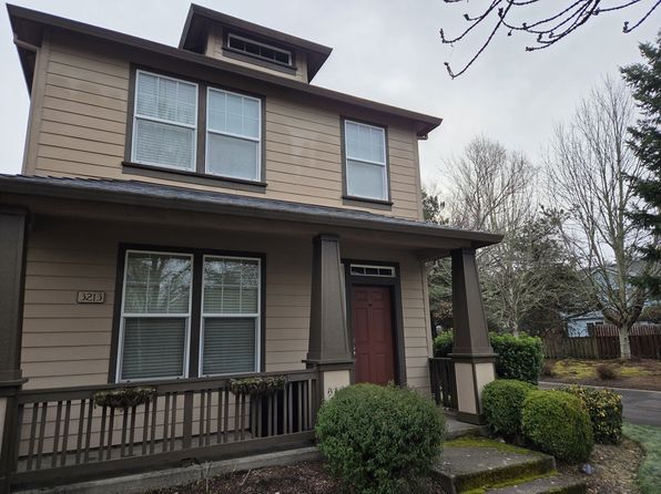 3213 SE Everglade St