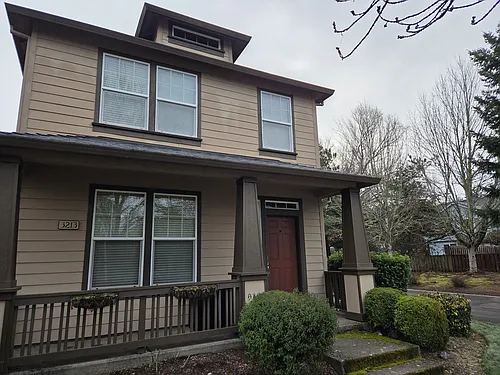 3213 SE Everglade St Photo 1