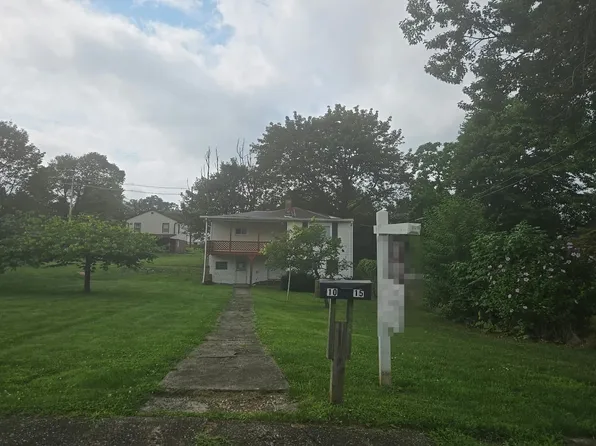 1015 Webster St, Farrell, PA 16121