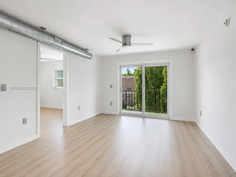 1900 Meridian Ave #204 — Photo 1