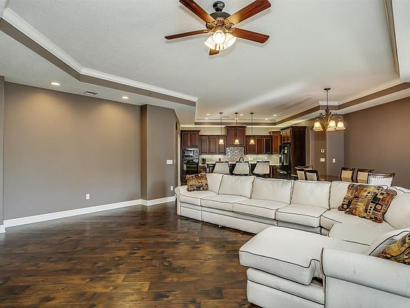 5th image of 1020 E Cross Creek Pl