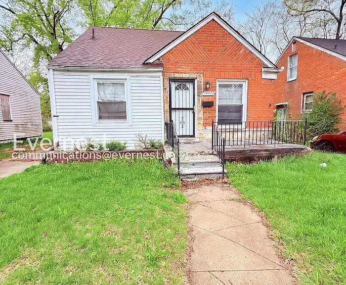 18659 Shaftsbury Ave — Photo 1
