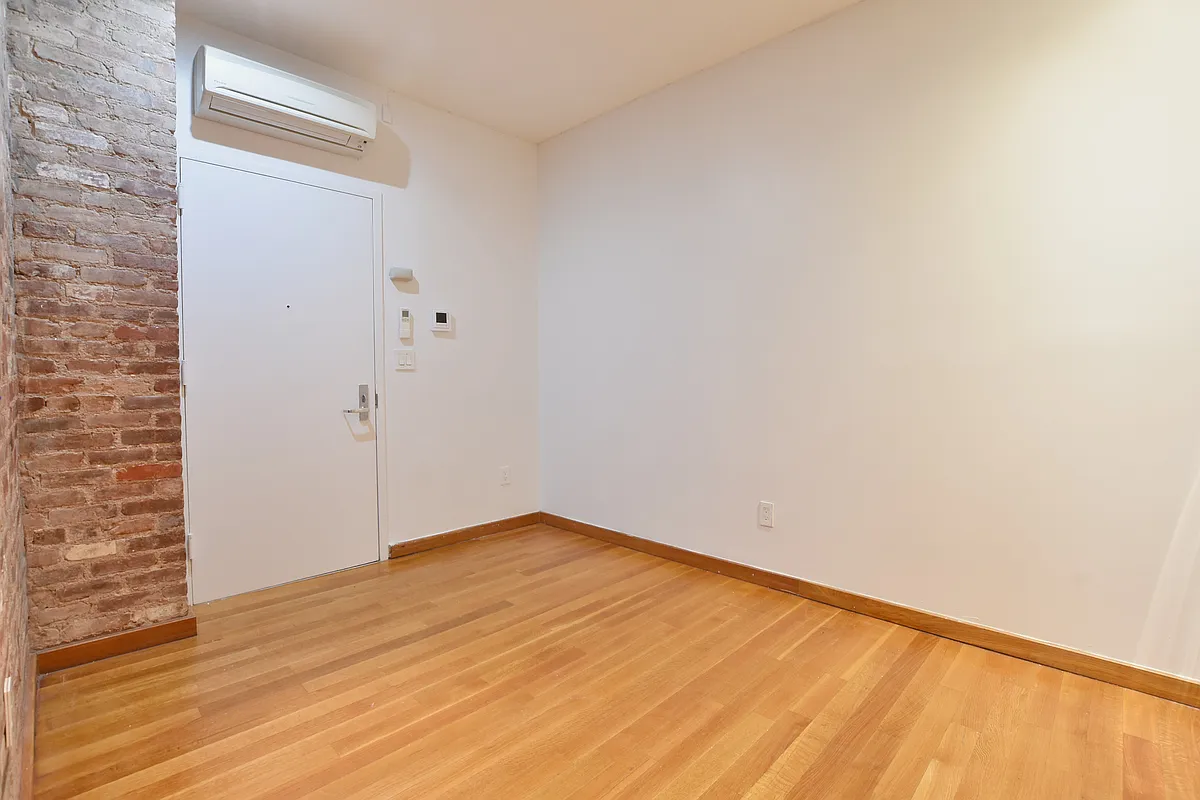 Building Photo - 72 Thompson St #2E