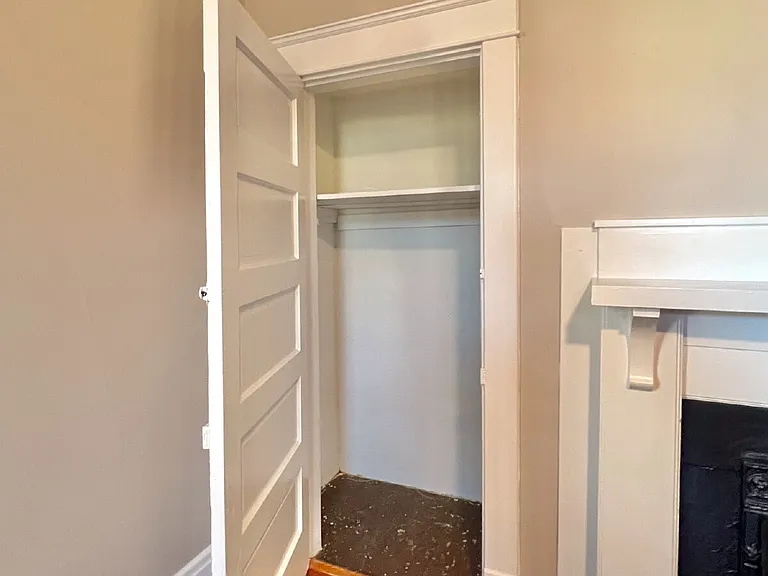 207 N Oak St #B — Photo 4