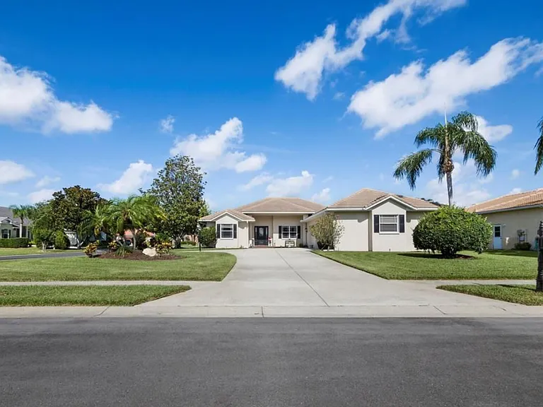 Butlers Crest Dr — Photo 44