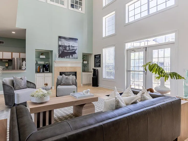 Villa Du Lac Apartment Homes — Photo 17