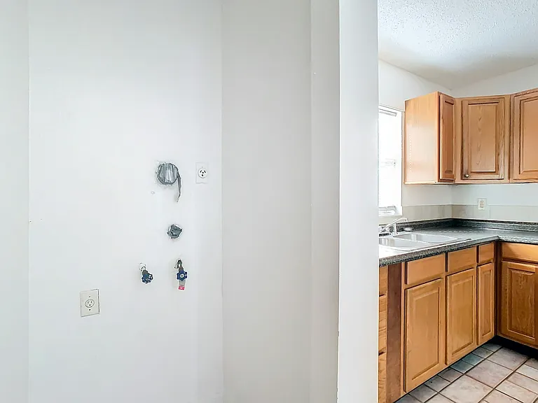 712 E Floribraska Ave #A — Photo 4