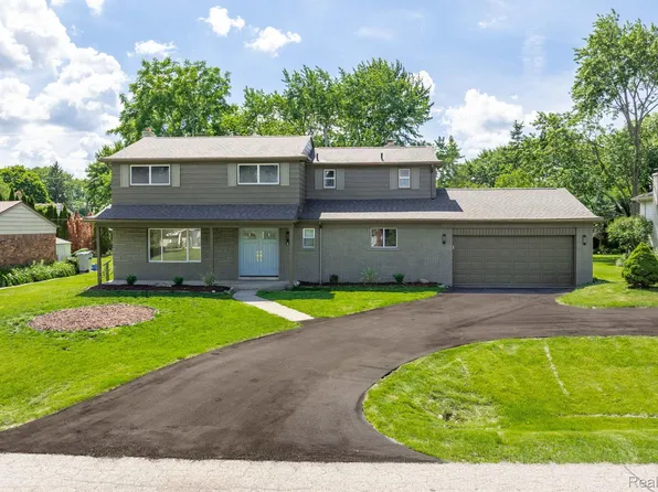 6780 Lee Crest Dr, West Bloomfield, MI 48322