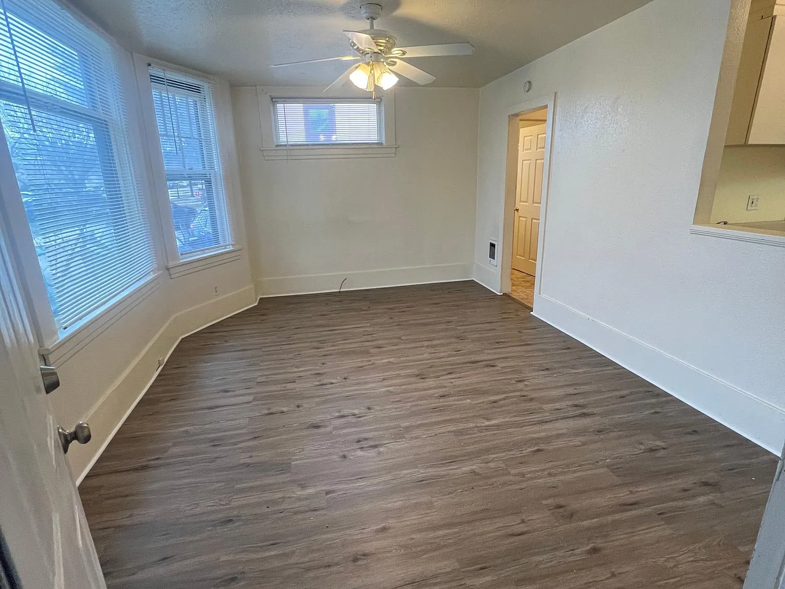 Studio, 400 sqft, $950 — Photo 3