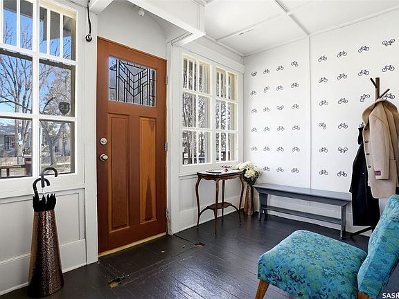 3rd image of 3239 Victoria AVENUE