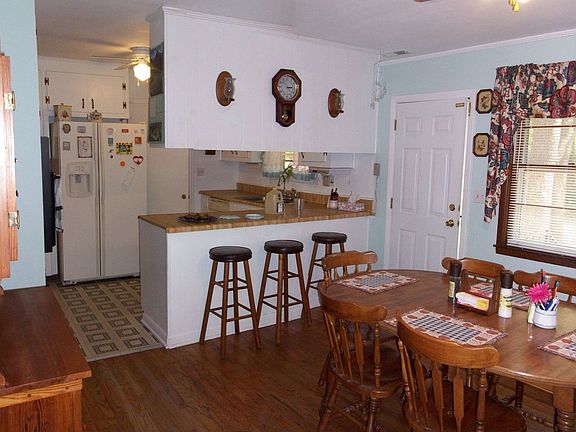 separate dining area
