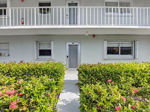 2nd image of 2320 SW 22nd Avenue #211