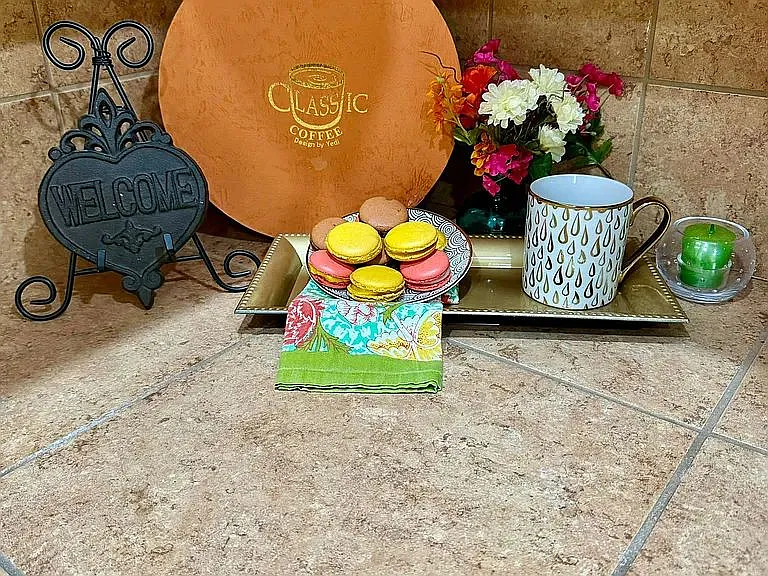 Make this bright cheery home your next residence!