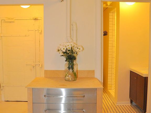 5th image of 2550 Pillsbury Ave S APT 1
