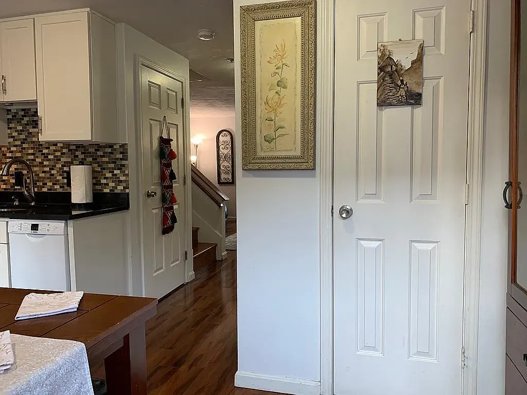 2 bed, 1.5 bath, 1179 sqft, $1,275 — Photo 3