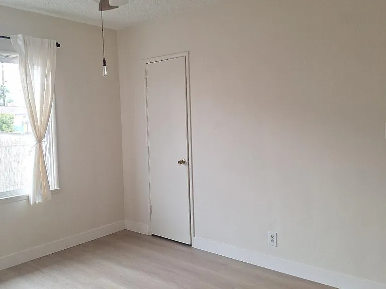 420 N Alameda Ave — Photo 8