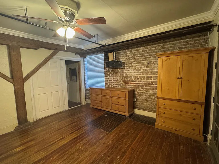 406 N Madison St — Photo 5