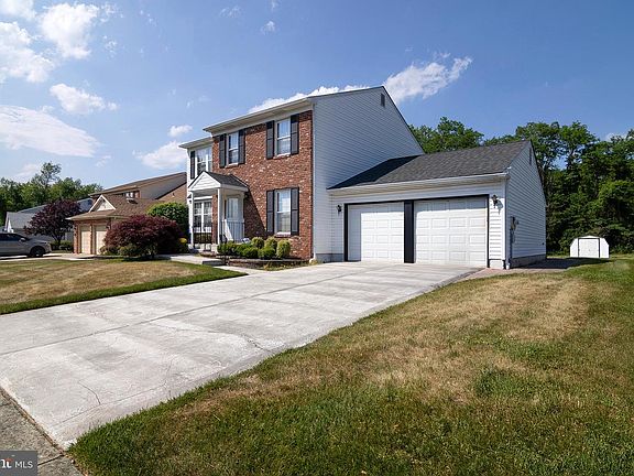 3rd image of 87 Freedom Rd