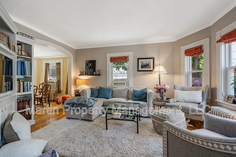 3 bed, 1.5 bath, 1500 sqft, $4,000 — Photo 2