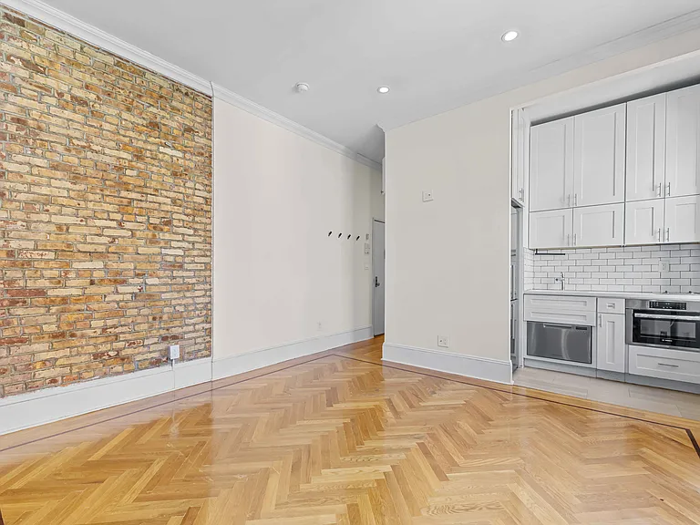 220 Sullivan St #5H — Photo 6