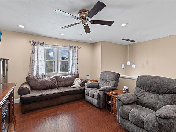 5th image of 408 W 10th St